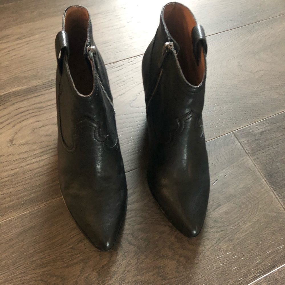 FRYE 7.5 BLACK LEATHER BOOTIES